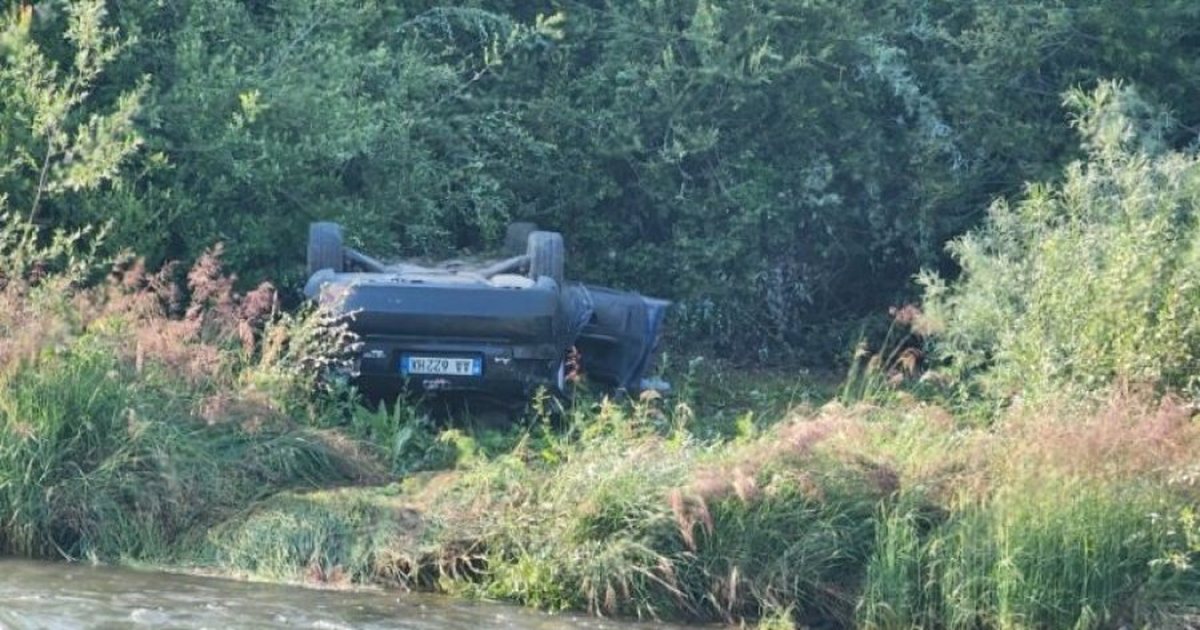FOTO/ Kërkohej prej tre ditësh nga familja, i riu gjendet i bllokuar në makinë, ishte aksidentuar