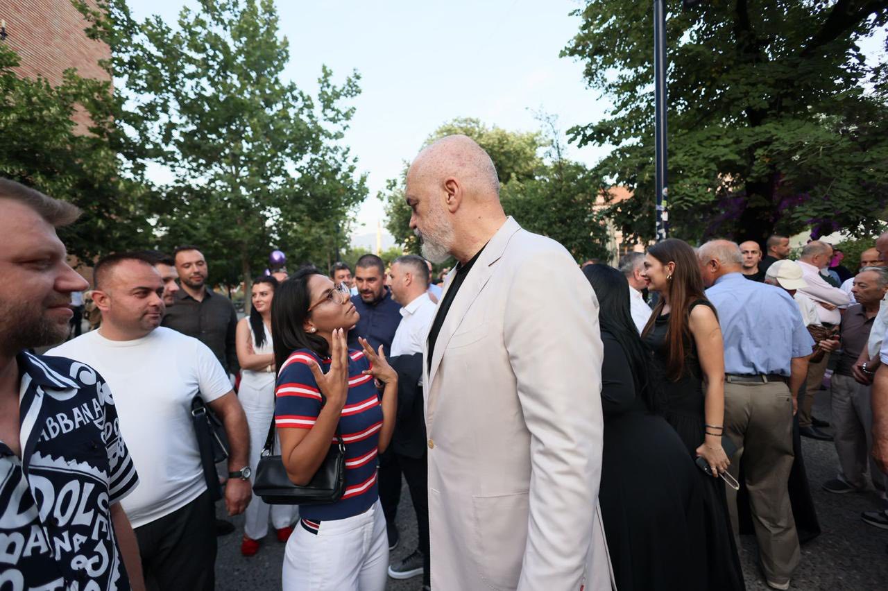 Foto pikante nga festa e PS