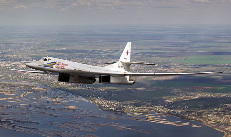 Frikë pas sulmit ukrainas, Rusia zhvendos “Mjellmën e Bardhë” 500 km nga kufiri me Amerikën