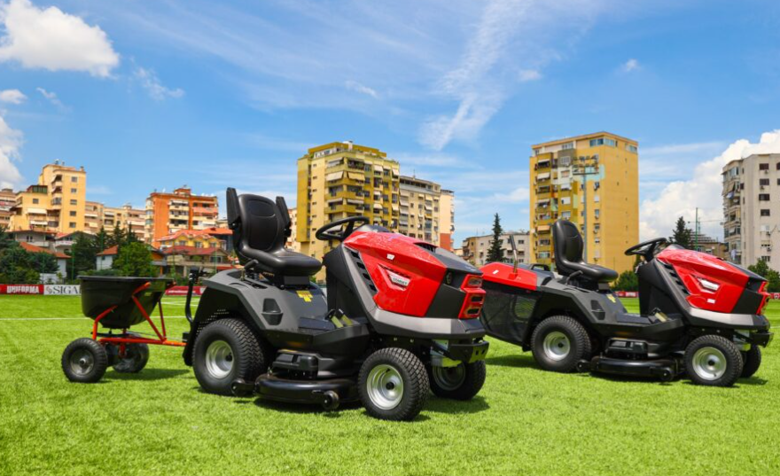 FSHF nis projektin për mirëmbajtjen e fushave sportive, dhuron makineri për klubet