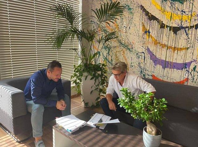 “Gafa” e Benet Becit, i dërgoi SMS-në 320 mijë euroshe gruas së Berberit, caktuan fitues të tenderit Ervis Myftarin