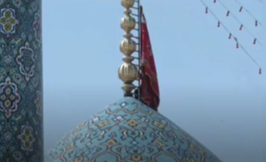 Gati hakmarrja? Irani ngre flamurin e kuq mbi Xhaminë kryesore, çfarë do të thotë kjo