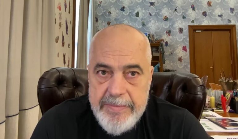 “Gjallë është ky?!”/Rama ironi e batutë me komentuesin:Gjallë jam, po Luli a është?