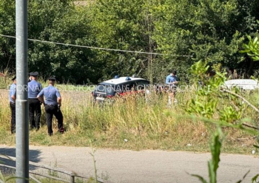 Grabitja kthehet në tragjedi/ Pronari italian i vilës qëllon tre hajdutët shqiptarë, njëri gjendet i vdekur tri ditë më pas, një tjetër në spital