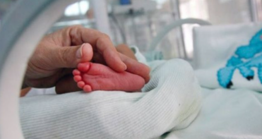 Greqi/ Vdekja misterioze e foshnjës 5- muajshe në Paros, babai shqiptar lirohet më kushtin…