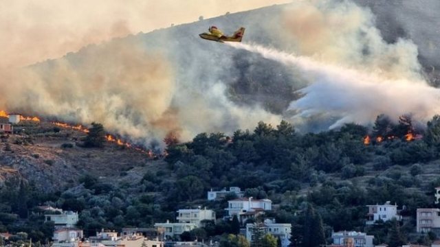 Greqia në flakë, zjarre të fuqishme përfshijnë ishullin e Kiosit