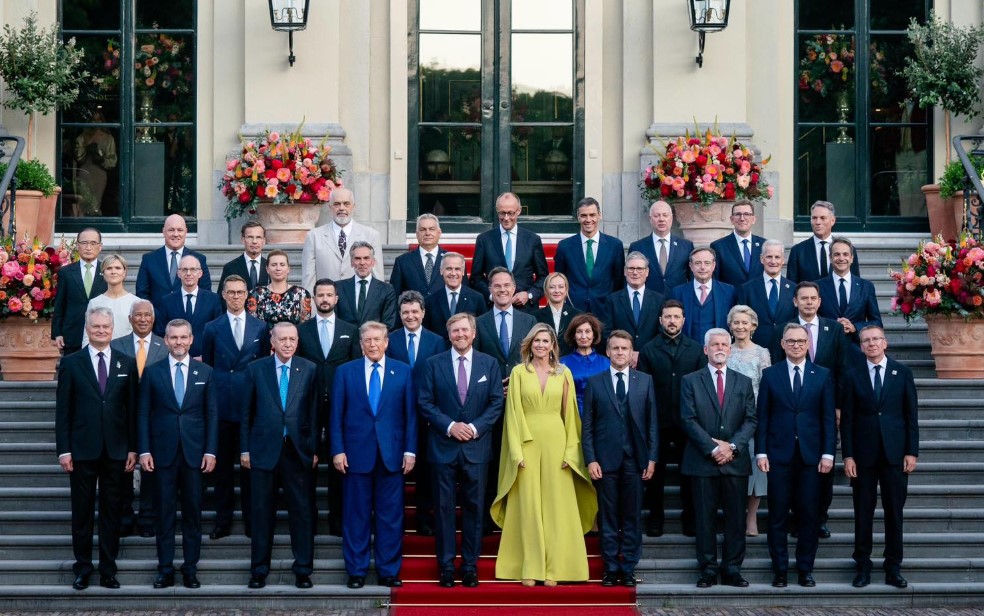 Hagë, Rama poston foton familjare me liderët e NATO-s