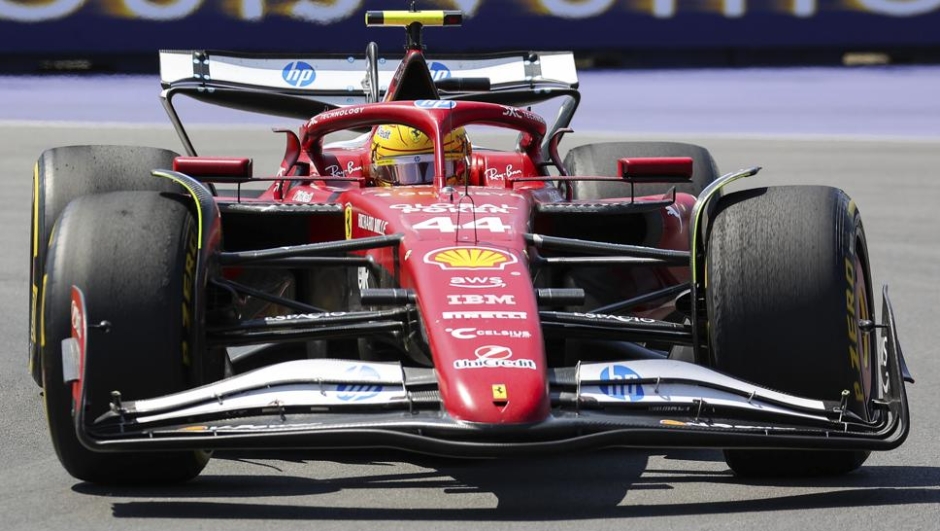 Hamilton i ashpër: Kjo makinë nuk mund të luftojë për titullin, të mendojmë për 2026-tën