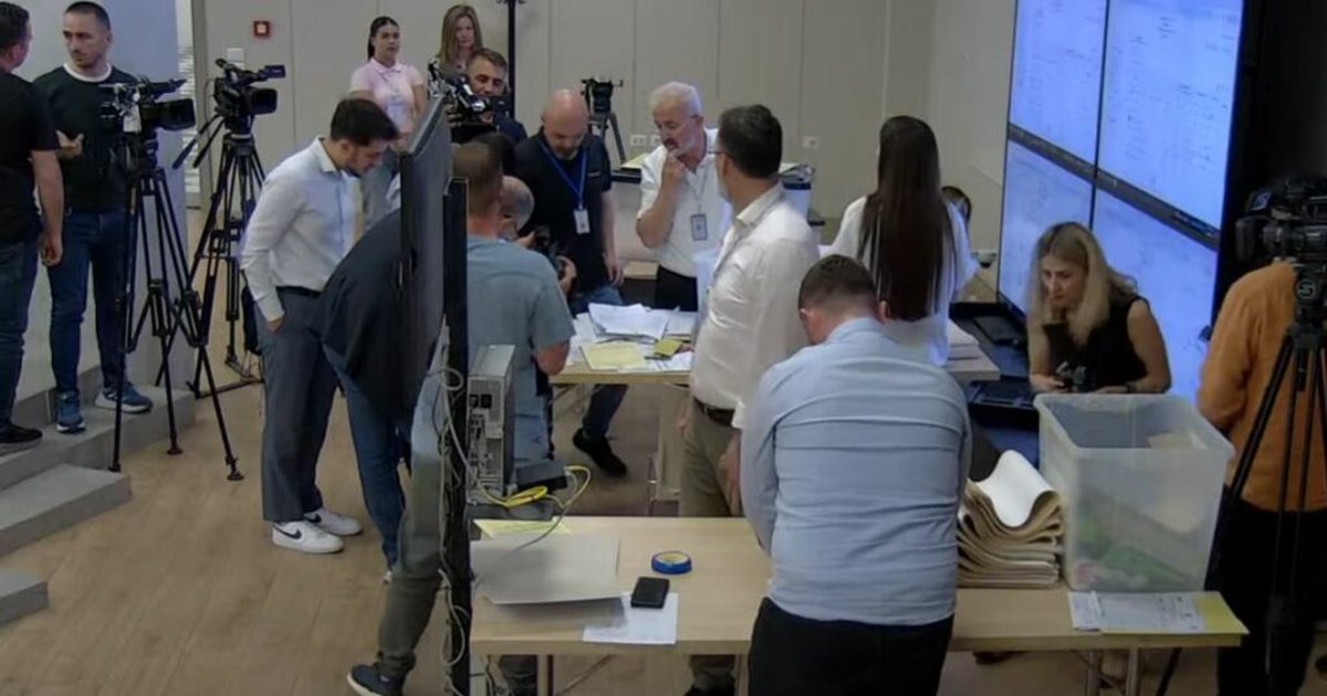Hapen 4 kutitë e Vlorës! Mbi 2 mijë fletë votimi të papërdorura, KQZ: Gabim njerëzor, u shënua zero