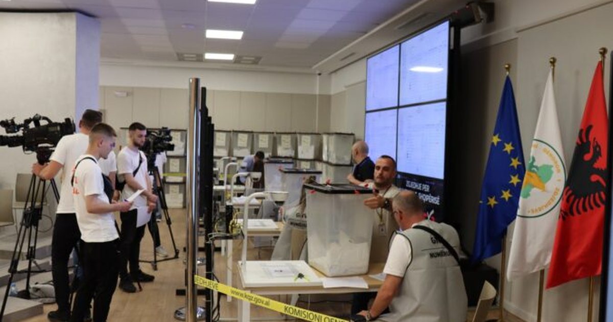 Hapen kutitë e Fierit! Lapaj kërkon t’i marrë një mandat PS, Zegjine Çaushi rrezikon të mbetet jashtë Kuvendit