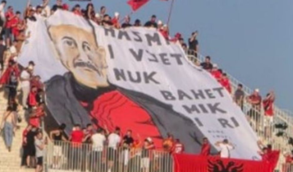 “Hasmi i vjetër nuk bëhet mik”, tifozët kuqezi mesazh të fortë para sfidës me Serbinë