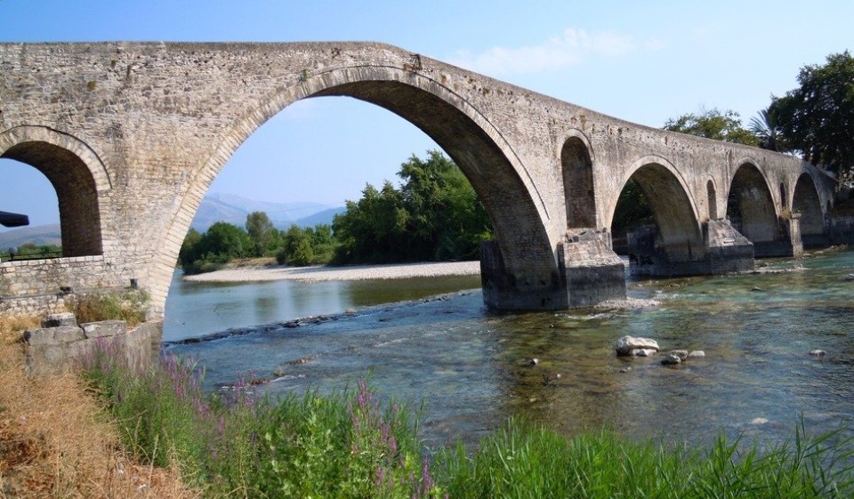 Heroi shqiptar i nxorri nga lumi, por 2 fëmijët nuk mbijetuan. Prindërit dhurojnë organet