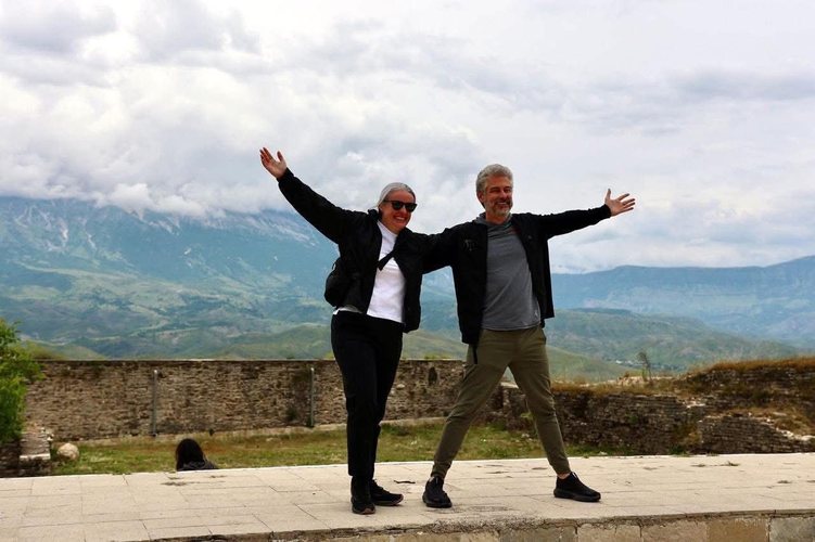 Hollywood zbarkon në Gjirokastër (FOTO)