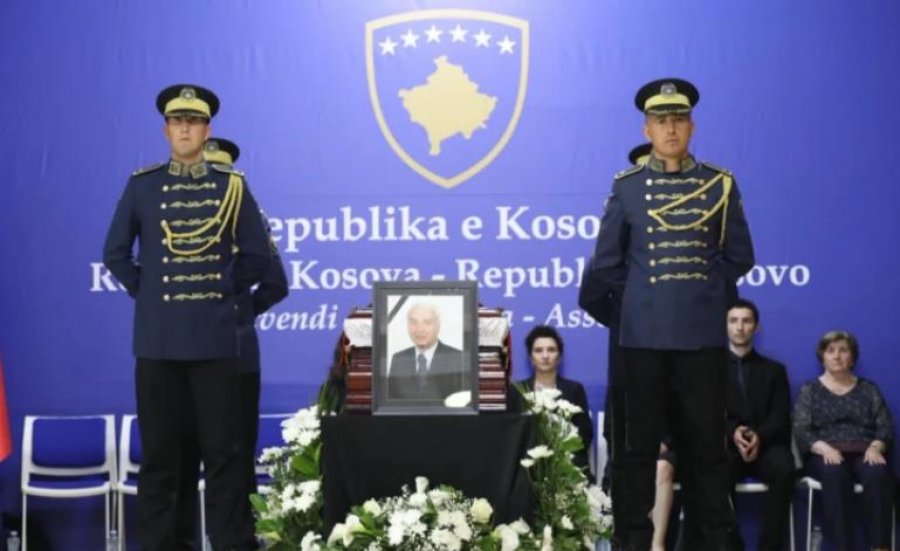 Homazhe për Bujar Bukoshin/ Nderohet jeta dhe vepra e ish-kryeministrit të Kosovës