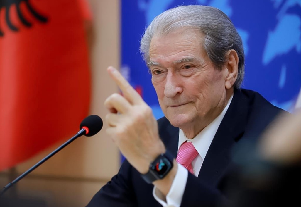 I poshtëruar nga amerikanët, zgjedh të poshtërojë vetëveten