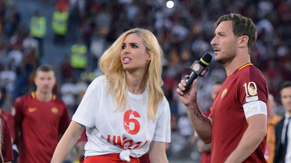 Ilary Blasi dhe “thumbi” i hidhur për Spallettin me këngën “Piccolo uomo”