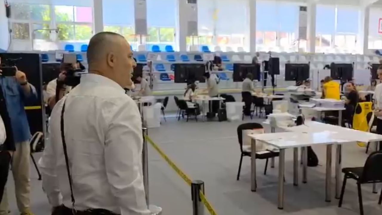 Incidentet gjatë rinumërimit të qarkut Tiranë/ KAS ndalon hyrjen e Asllan Dogjanit në Pallatin e Sportit “Farie Hoti”