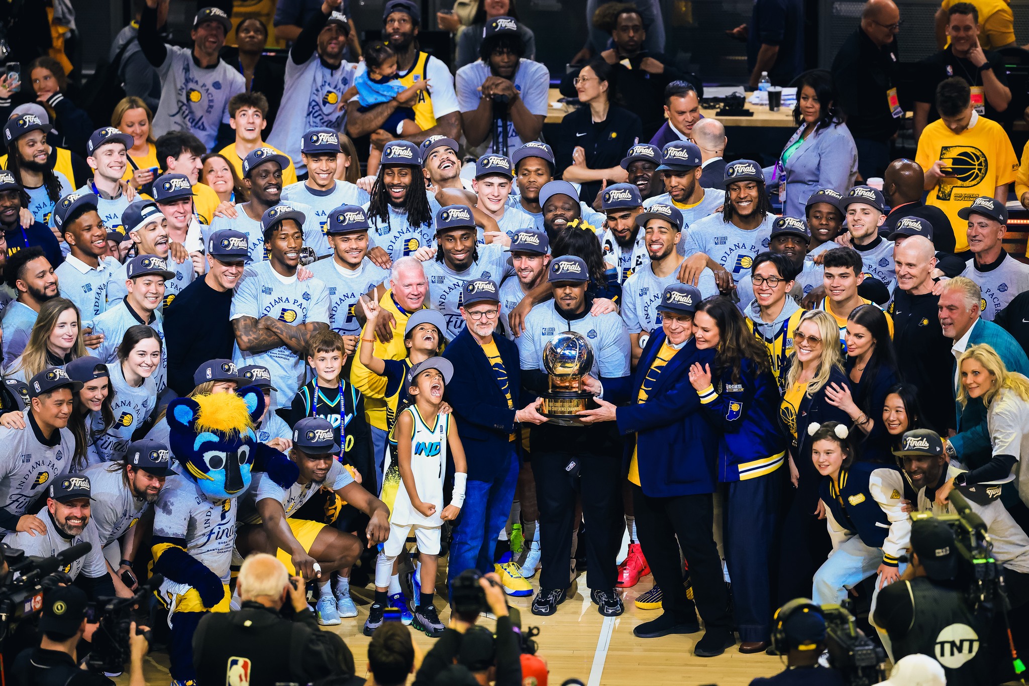 Indiana shpallet kampione në Konferencën e Lindjes, rikthehet në “finals” pas 25 vitesh