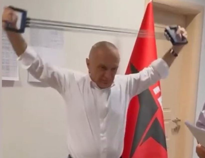 Intervista me celular nga burgu lë Metën 10 ditë pa palestër, Blushi: E kanë dënuar sepse…