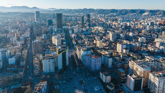 Investimet e huaja në Shqipëri/ Zbuloni tre vendet që kryesojnë në listë