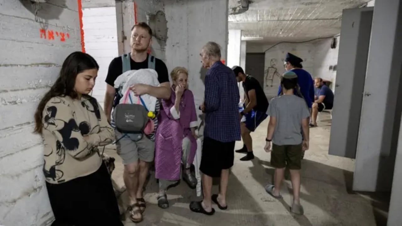 Izraelitët përgatiten për hakmarrjen e Iranit, furnizohen me ushqime dhe ujë