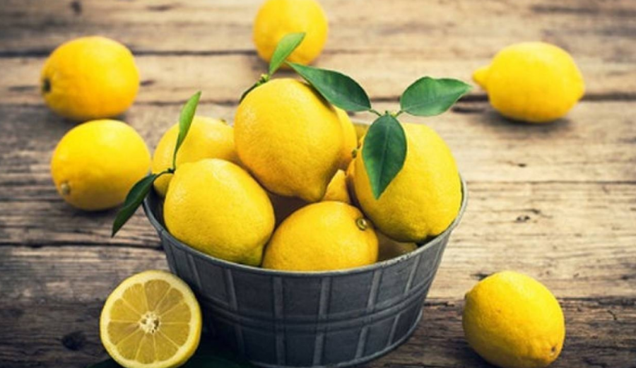 Ja çfarë i ndodh organizmit tuaj nëse konsumoni çdo ditë limon