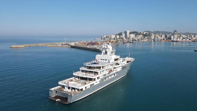 Jahti gjigand i miliarderit izraelit ankorohet në Portin e Durrësit, pritet të furnizohet me naftë