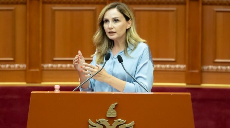 ‘Jemi larg pasaportës europiane’, Tabaku: Shqipëria e fundit në rajon për ekonomi dhe infrastrukturë