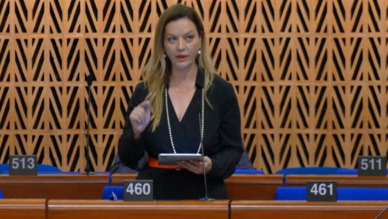 “Kam frikë për vajzën time”, Albana Vokshi shpërthen në KiE: U kërcënuam në ditën e votimit