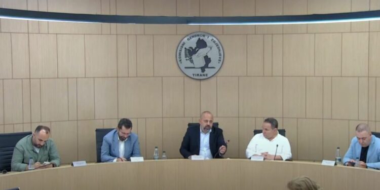 KAS i mbyll derën Gjunkshit/ Refuzohet rinumërimi për Matin dhe Diasporën