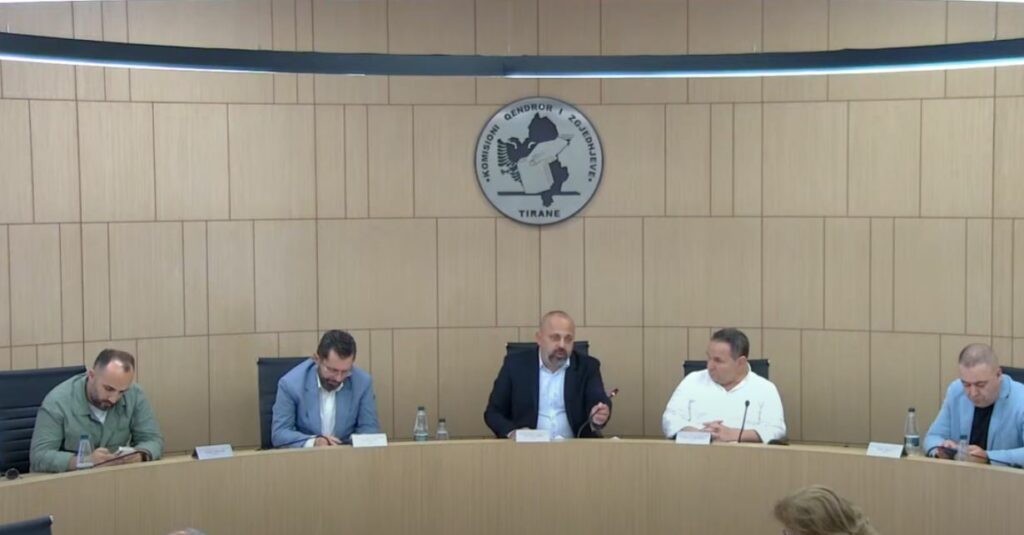 KAS rrëzon kërkesat e Gjunkshit për hapjen e kutive të Matit dhe Diasporës