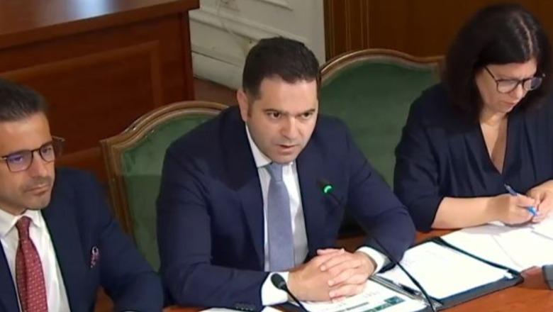 “Kemi ankesa nga policët që nuk janë paguar për orët shtesë”, deputeti i PS pyet ministrin e Financave tek ‘Ligjet’! Ja si përgjigjet Malaj