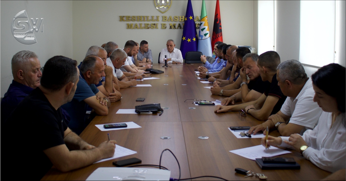 “Kërkuam përgjegjësi dhe bashkëpunim”, kryebashkiaku Marinaj dhe drejtori i UKSH Lesha takim për ujin e pijshëm