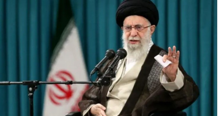 Khamenei i drejtohet kombit: S’do të dorëzohemi kurrë, Izraeli do të ndëshkohet