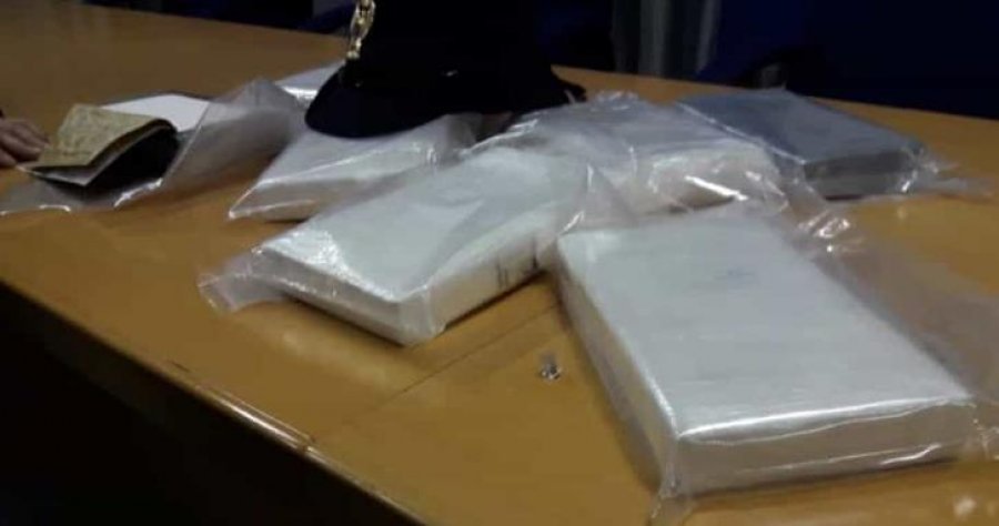 Kishte fshehur 10 kg kokainë në gomën rezervë, shqiptari arrestohet në Itali