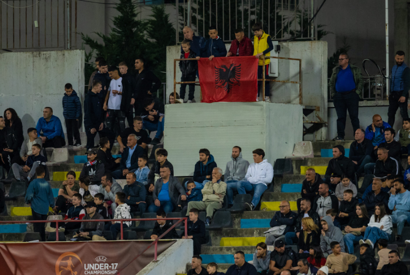 Kishte që nga 2002 që nuk kishte një pjesëmarrje të tillë të tifozëve, Shqipëria futet në historinë e Europës me U-17