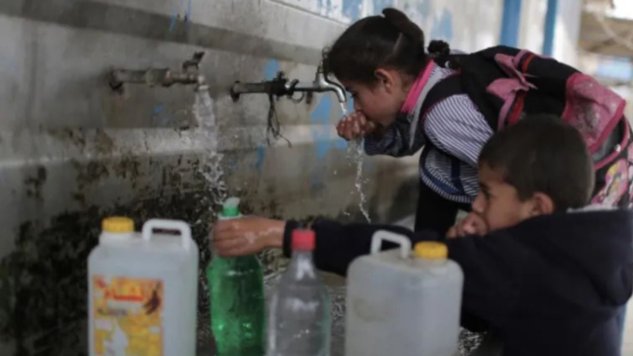 Kolaps në sistemin e ujit në Gaza! UNICEF: Gjysmë milionë njerëz që po vuajnë nga uria