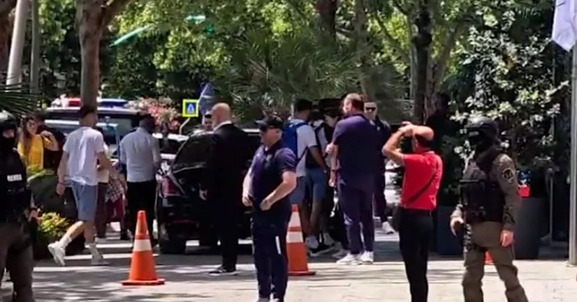 Kombëtarja serbe mbërrin në Tiranë, RENEA “blindon” hotelin (FOTO)