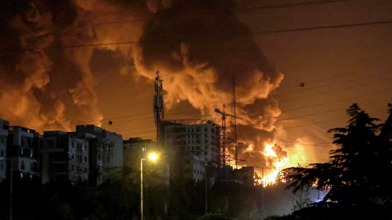 Kthimi i nxituar i Trump në SHBA: Evakuoni menjëherë Teheranin, presidenti amerikan paralajmëron iranianët