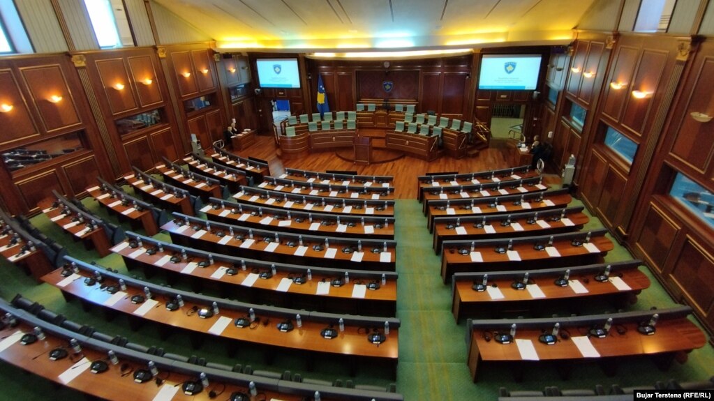 Kuvendi 27 dështime radhazi, partitë në Kosovë presin vendimin e Gjykatës Kushtetuese