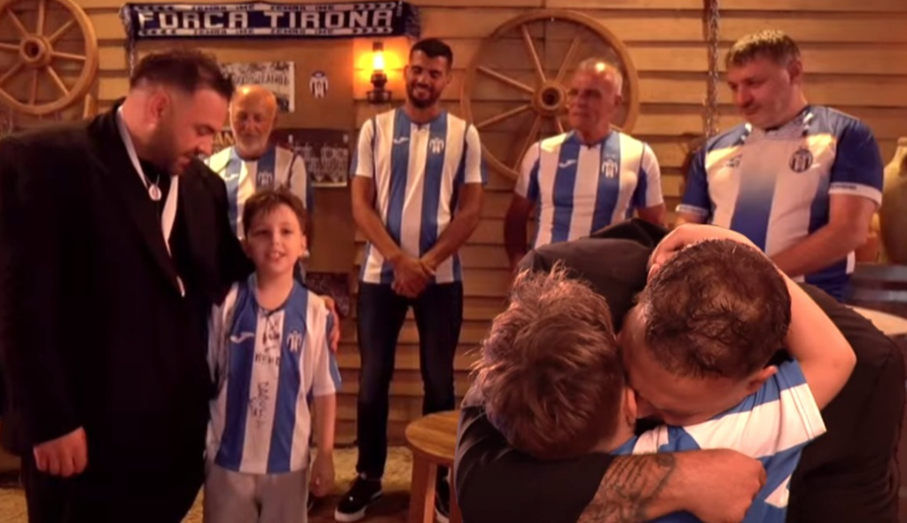 Legjendat bardheblu dhe djali i vogël përlotin Big Bastën në Finalen e Madhe të Ferma VIP