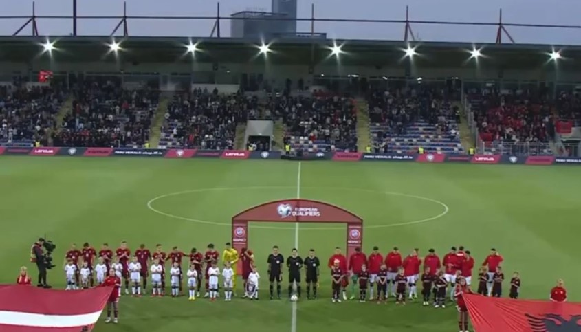 LETONI-SHQIPËRI/ Shkelmohet topi i parë në Riga, kuqezinjtë në kërkim të fitores