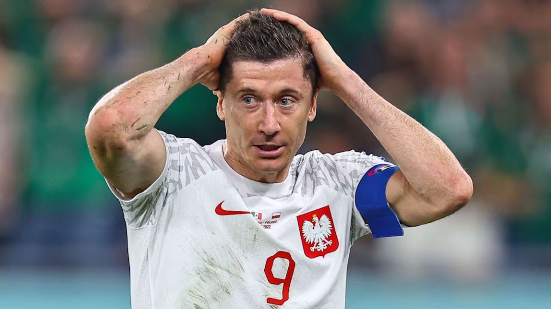 Levandovski tërhiqet nga Polonia, ish-lojtarët dhe mediat ‘shpërthejnë’: E ka çliruar ekipin