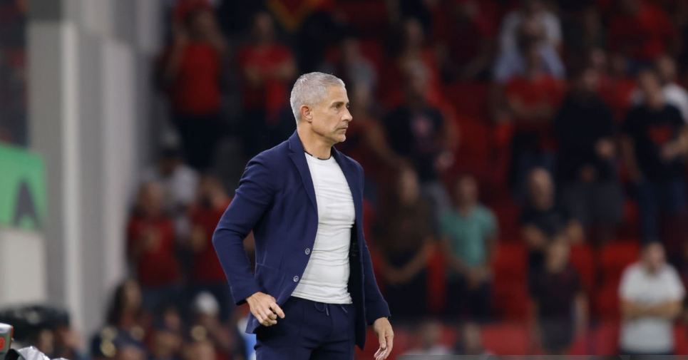 “Luajtën thjesht për të mos humbur”, Mavraj kritikon trajnerin Sylvinho?