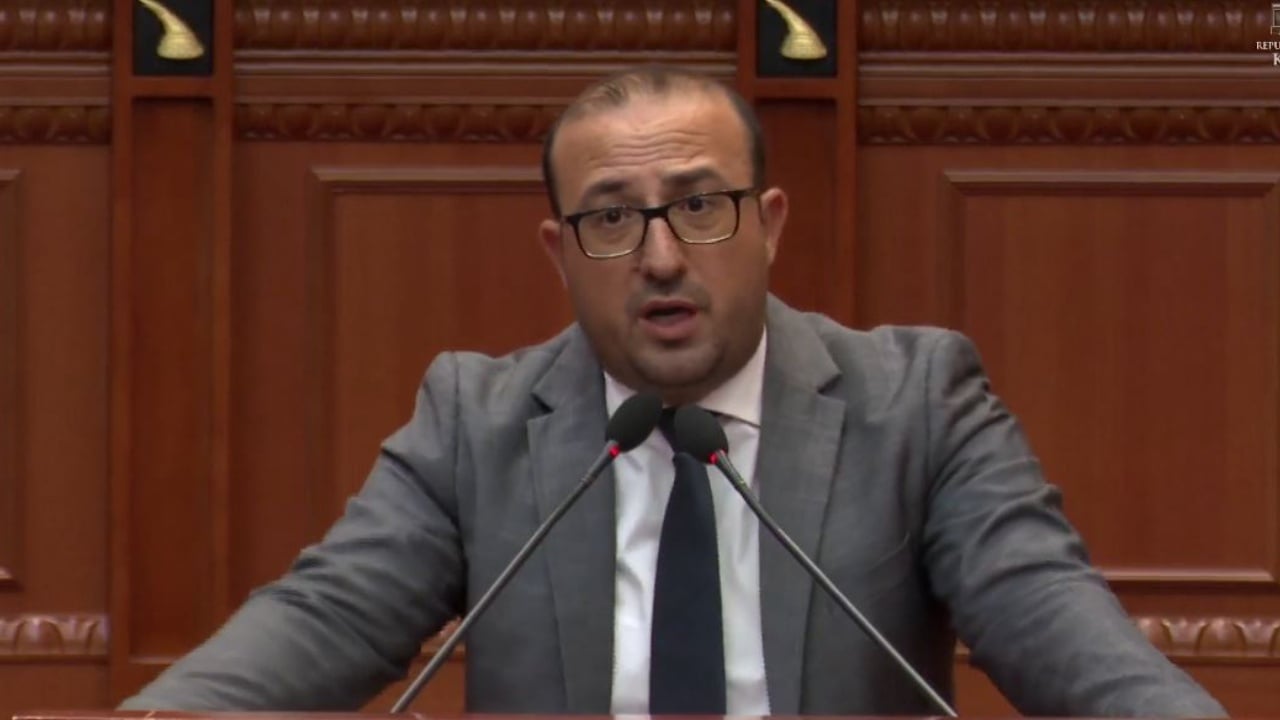 “Lushnjës i ikën dhjetëra e qindra drejtorë, nuk do hahen më qofte e raki”, Korreshi: Shyqyr që s’e kam babën, se …