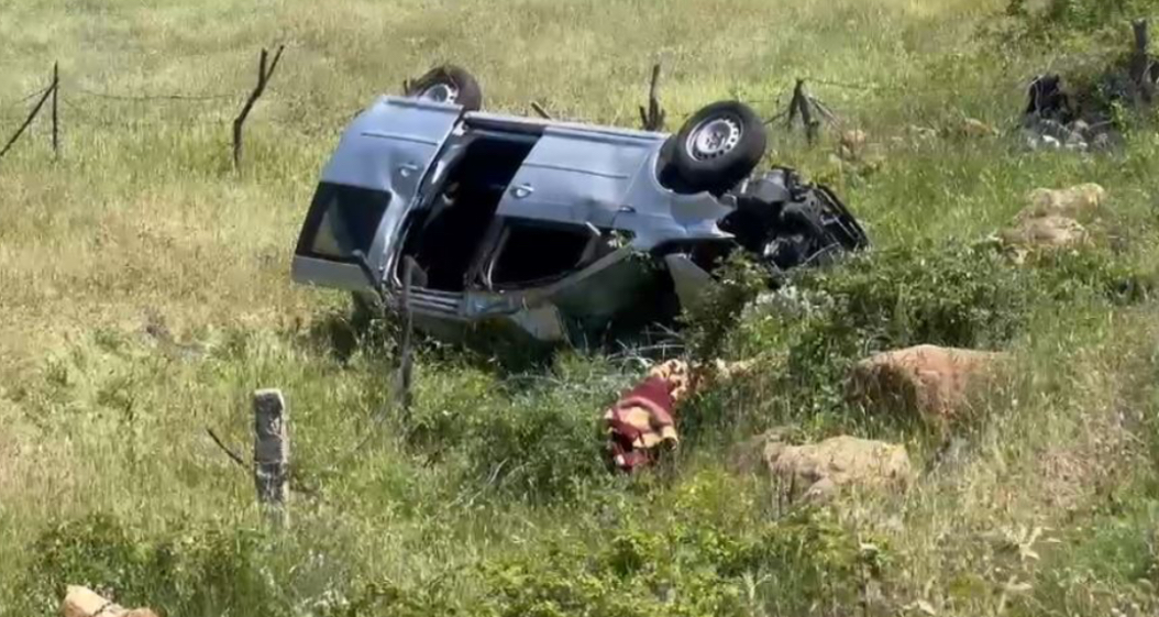 Makinat përplasen ‘kokë më kokë’ në Bulqizë! Njëra përfundon e shkatërruar anash rrugës, 2 të plagosur