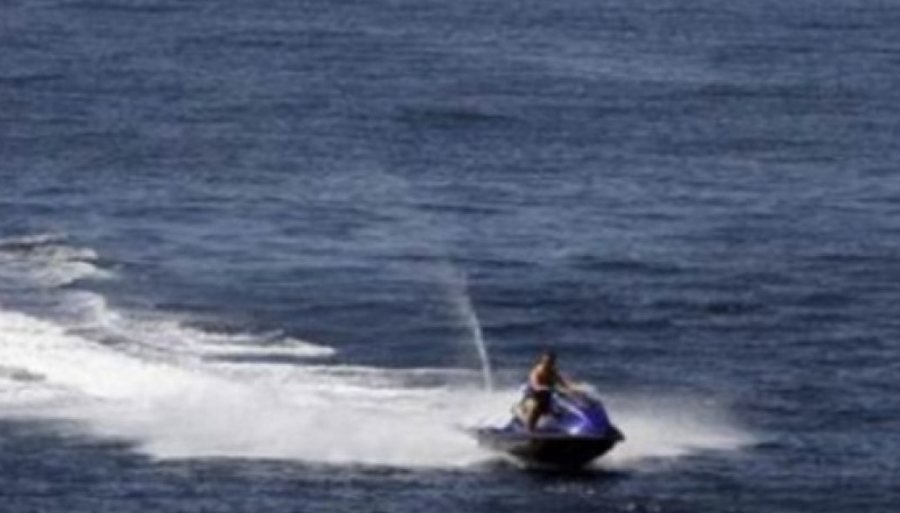Manovra me Jet Ski te Shkëmbi i Kavajës, 21-vjeçari belg përfundon me urgjencë te ‘Trauma’