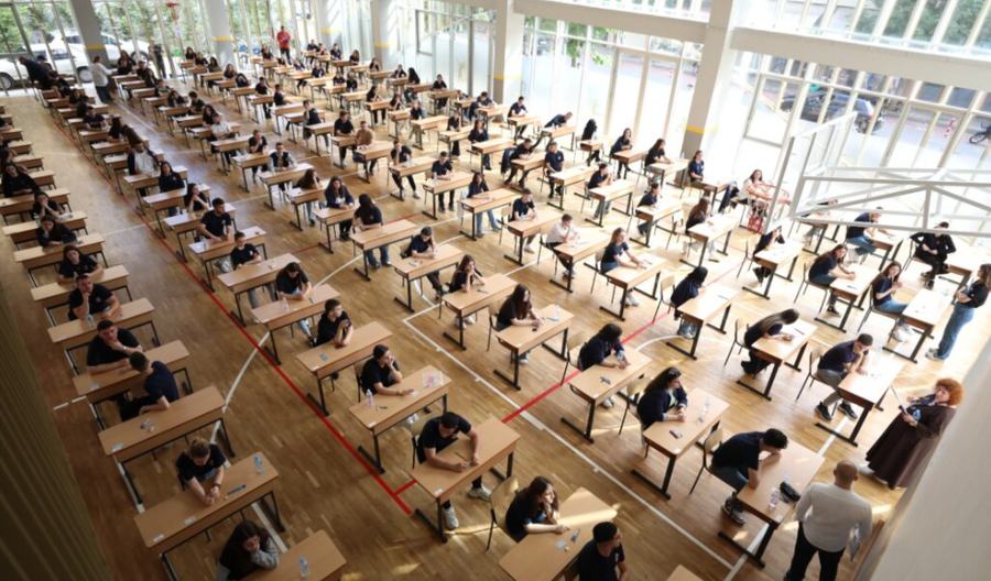 Matura Shtetërore 2025, publikohen notat e provimit të Matematikës. Ja si mund t’i gjeni