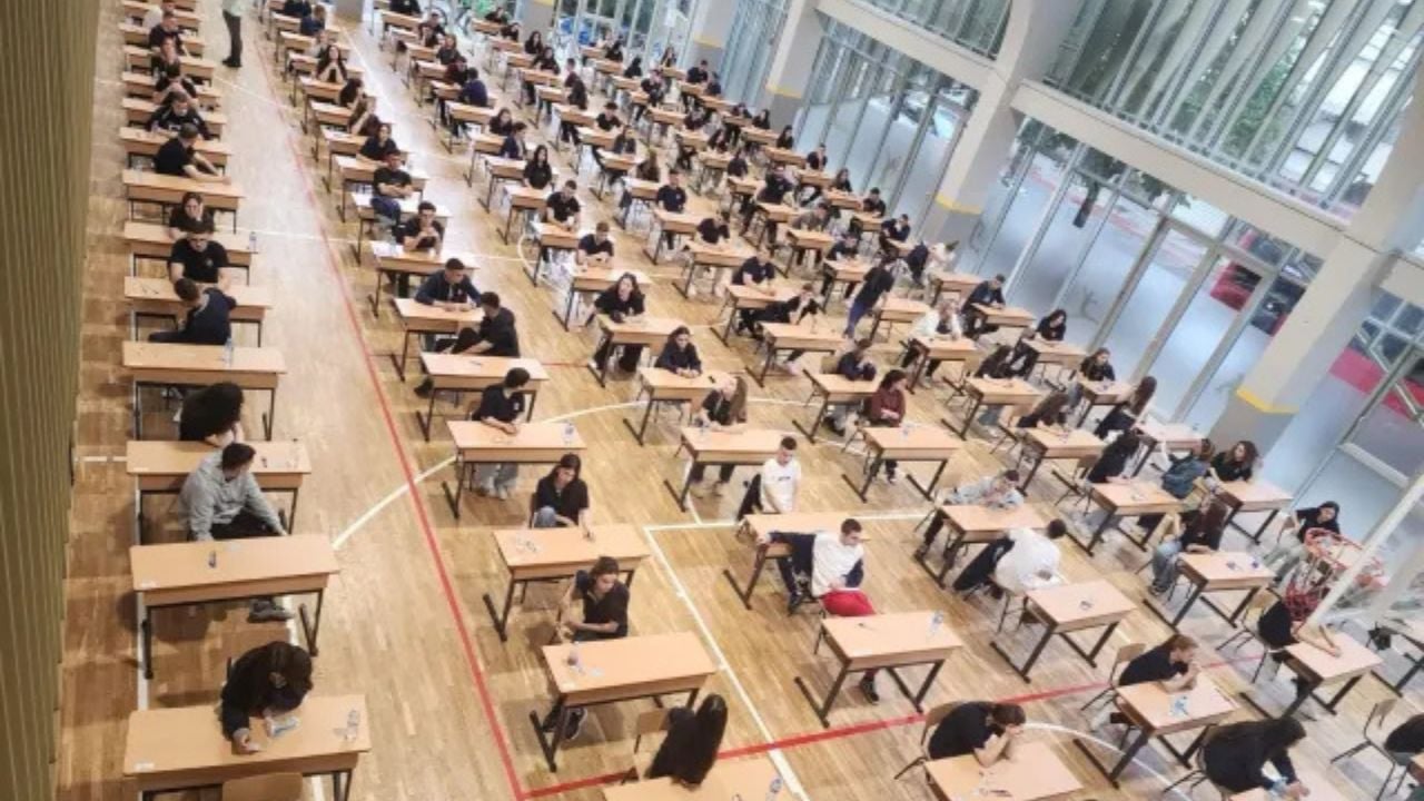Matura Shtetërore/ 27 mijë maturantë i nënshtrohen sot provimit të Gjuhës Shqipe dhe Letërsisë