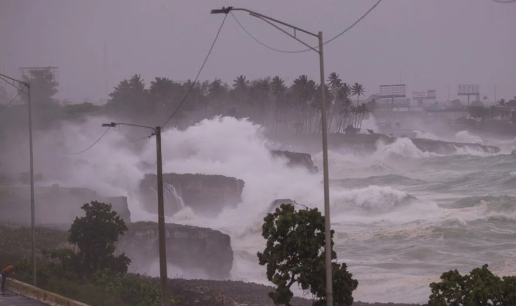 Meksika përgatitet për stuhinë tropikale ‘Barbara’, priten përmbytje dhe rrëshqitje të tokës
